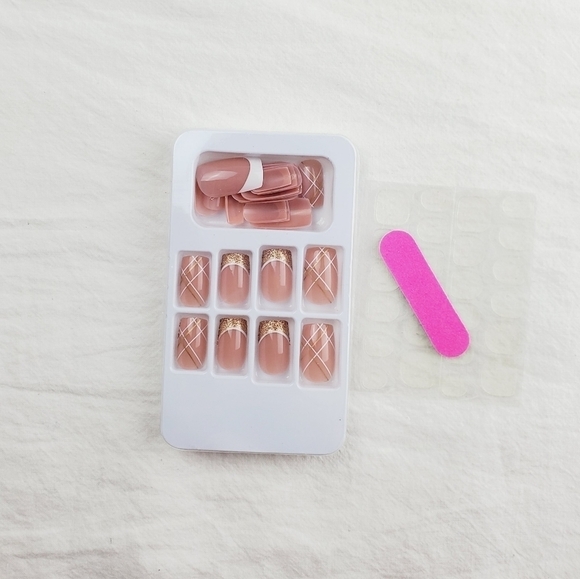 24 Pieces Fake Press On Nails - Picture 4 of 8